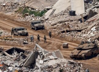 From jewelry to photos: Israeli troops loot S. Lebanon homes