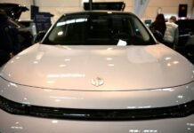 Selling factories to Chinese partners: risky road for European carmakers
