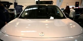 Selling factories to Chinese partners: risky road for European carmakers