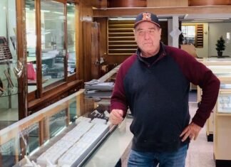 Kirksville jeweler celebrates half a century on the job