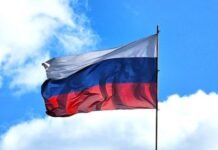 Latvian police officers confused Tommy Hilfiger handbag with the Russian flag: EADaily