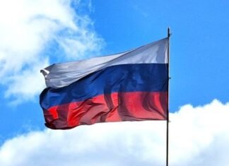 Latvian police officers confused Tommy Hilfiger handbag with the Russian flag: EADaily
