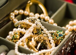 9 Pieces in Grandma’s Jewelry Box That Could Be Worth a Ton of Money, According to Experts