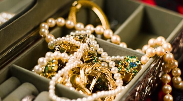 9 Pieces in Grandma’s Jewelry Box That Could Be Worth a Ton of Money, According to Experts