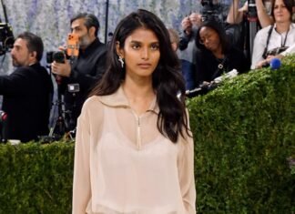 Hold Up—Did Someone Really Just Wear Jeans on the Met Gala Red Carpet?