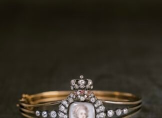 Portrait Jewelry Has Illustrated the Sentimental Value of Diamonds For Centuries