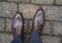 In-depth – Why pressure determines how much leather shoes stretch