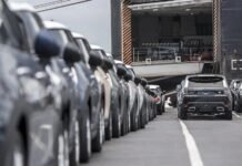US threatens higher tariffs on EU-built vehicles