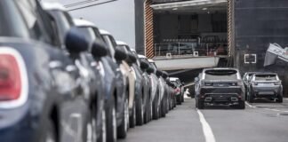 US threatens higher tariffs on EU-built vehicles