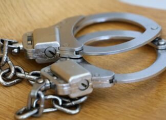 Houston jewelry store owner, manager accused of selling counterfeit products