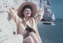 16 Vintage Photos of Audrey Hepburn’s Idyllic Summertime Style