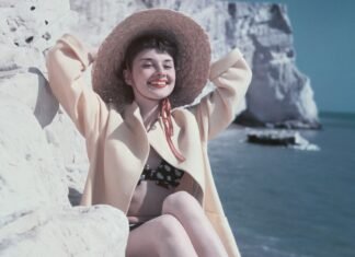 16 Vintage Photos of Audrey Hepburn’s Idyllic Summertime Style