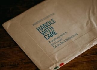 How Gift-Ready Handbag Packaging Elevates Luxury Shopping
