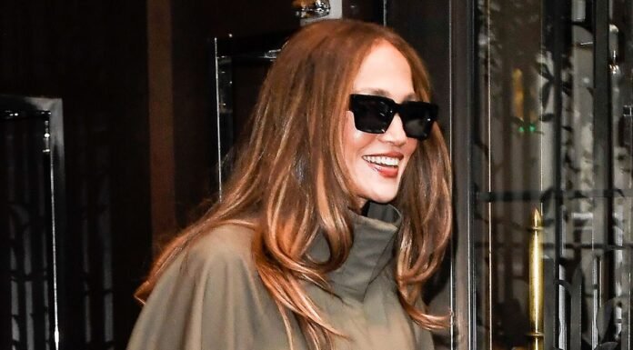 Not Ballet Flats or Sandals—Chic Women Over 50 Wear Summer’s Biggest Pant Trend With These Shoes