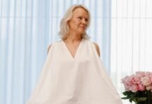White Blouses are Trending: Here’s How the Most Elegant Over-50s are Styling Them