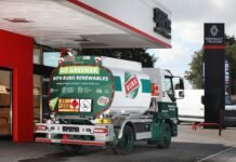 Rubis trials bespoke compact Renault Trucks D14 to tackle tight access in Guernsey