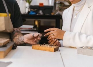 The Best Custom Engagement Ring Designers for Bespoke Buyers