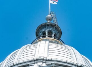 Illinois lawmakers debating competing proposals on AI liability in catastrophes