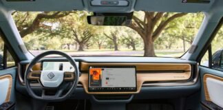 “Completely obsolete” says major car manufacturer about Apple CarPlay – all thanks to a common trend