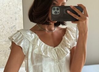 I’ve Found Them—The 4 Pretty Blouse Trends Elegant Women Are Wearing With Jeans and Linen All Summer