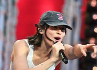 Gracie Abrams Wants You To Look At Her Life On Tour