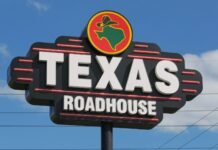 Americans brace for ‘smart watch ban’ as Texas Roadhouse rolls out strict restaurant safety policy