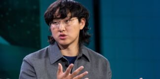 A year after Meta tapped Alexandr Wang to build a new AI model, Zuckerberg has to sell it