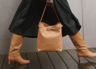 Longchamp Shows Us Why Less is More with the Le Smart Bag