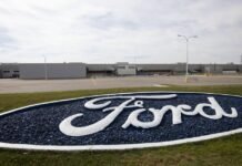 Canadian autoworkers union Unifor sets bargaining deadline with Ford