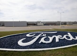 Canadian autoworkers union Unifor sets bargaining deadline with Ford