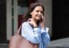 Not Skinny Jeans—Fashion People in Their 40s Are Wearing This Dated Denim Trend With Heeled Flip-Flops