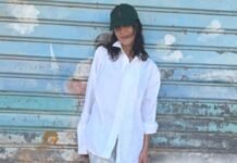 Don’t Like Flip-Flops? This Closed-Toe Shoe and Skirt Combo Is So French Girl-Coded