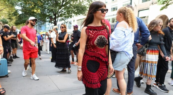 Lessons From Street Style on Bringing Beach Vibes to City Dressing