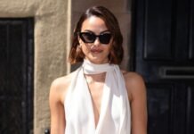 Spotted in New York: the Elegant Summer Top and Shoe Trend That Makes Stovepipe Jeans Look Chicest
