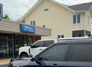 Lebanon police searching for suspect after attempted armed robbery at jewelry store