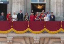 Royal family watches flypast from Buckingham Palace balcony