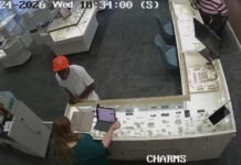 Police searching for suspect after Kay Jewelers theft in Monroe