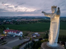 Huge statue of Christ watches over town — and other news in pictures