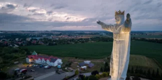 Huge statue of Christ watches over town — and other news in pictures