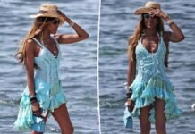 Naomi Campbell pairs flip-flops with $25K Hermès bag for yacht day in Ibiza