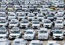 China car sales fall again, exports stay strong
