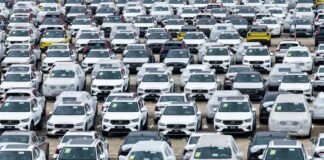 China car sales fall again, exports stay strong