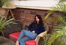 I’ve Studied French Style—This is the Timeless Jeans and Flat Shoe Pairing Parisians Wear Most