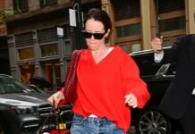 Not Trainers—The Coolest Women In Their 60s and 40s Are Wearing Straight-Leg Jeans With These Shoes Instead