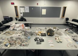 One person stole $1 million worth of jewelry from Holt Renfrew at Mississauga’s Square One, police say