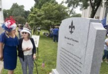 Community watches as Oath of Vincennes monument is unveiled