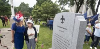 Community watches as Oath of Vincennes monument is unveiled