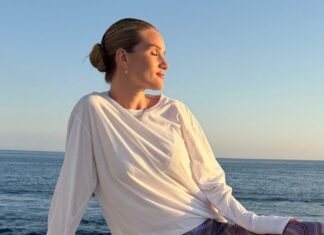 Suddenly, the Chicest Women in Their 30s and 50s Are Swapping Linen Trousers for This Trending Alt
