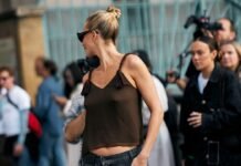 Baggy Jeans and Birkenstocks Is the Easiest Vogue Editor-Approved Summer Outfit