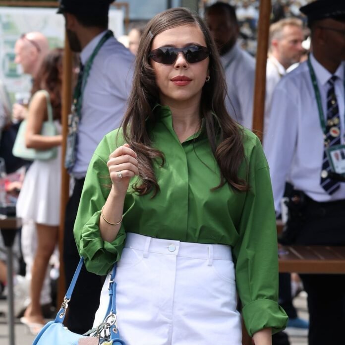 Petite Women Know This Shorts-and-Flat-Shoe Combination Always Looks Elevated
